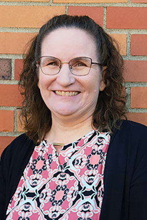 headshot of Alyssa Bun, Research Administrator/Trainer